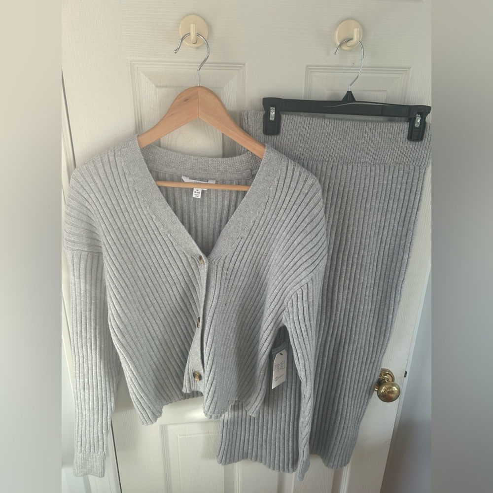 Time and Tru Light Gray set Knit top & skirt